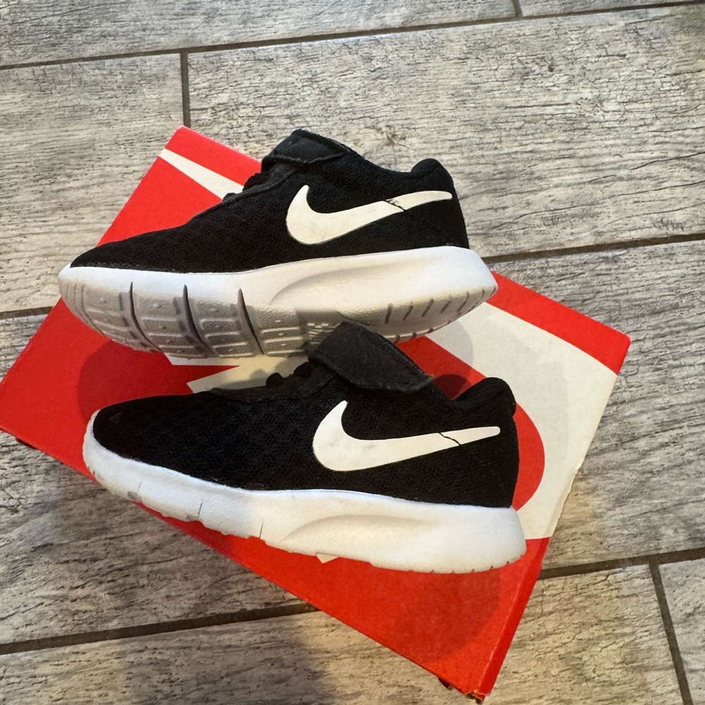Nike Tanjun Kids Black and White Sneakers